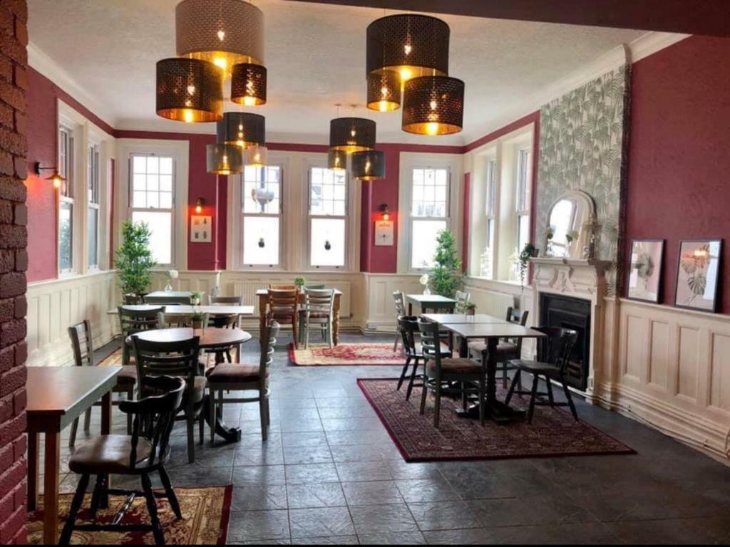 The Newbridge Hotel Екстер'єр фото