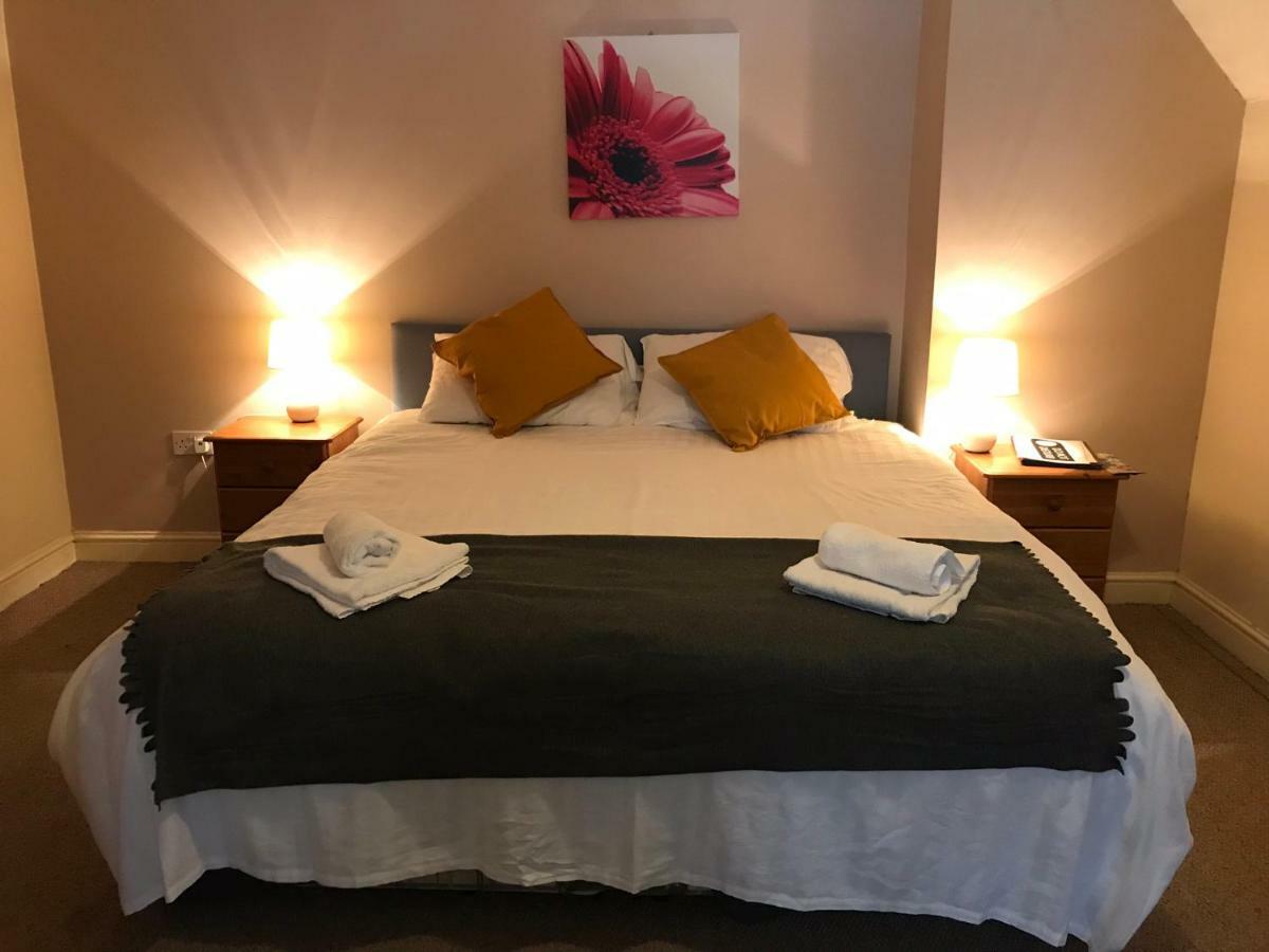 The Newbridge Hotel Екстер'єр фото