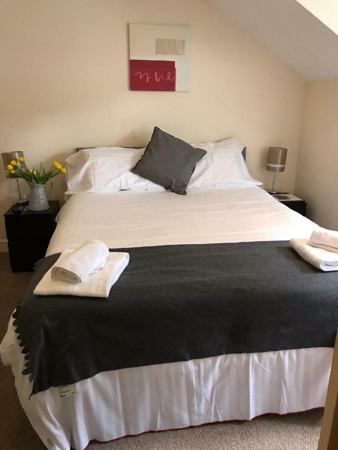 The Newbridge Hotel Екстер'єр фото